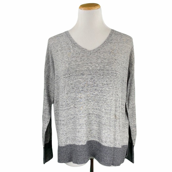GAP Heather Gray Long Sleeve V-Neck Split Hem Tee